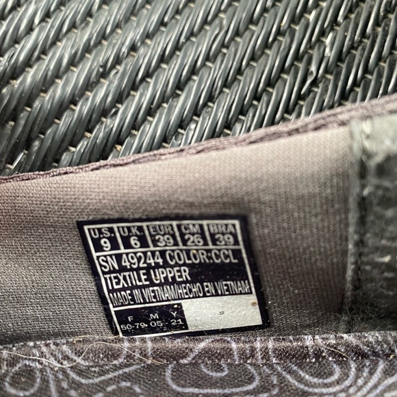 Grey Skechers Relaxed Fit Slide On Athletic Shoes size 9 - Picture 4 of 5